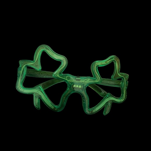 Way To Celebrate Accessories - ‼️READ‼️ 

Green Shamrock Novelty Light-Up Glasses